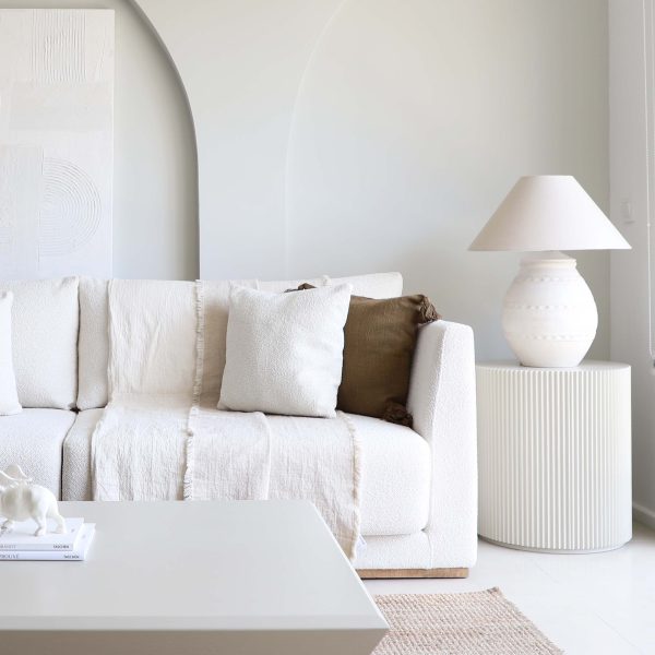 کاناپه مدل ۱۹۰۱ eronhome با طراحی مدرن و پایه چوبی راش، رنگ کرم روشن