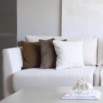 جزئیات پایه چوب راش و بافت پارچه در کاناپه مدل ۱۹۰۱ eronhome