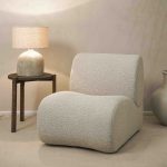 نمای روبروی کاناپه کد 1905 با پارچه بوکله همراه میز کنار مبلی