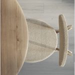 نمای بالای صندلی ناهارخوری روباه. با پارچه